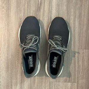 new balance roav sneaker